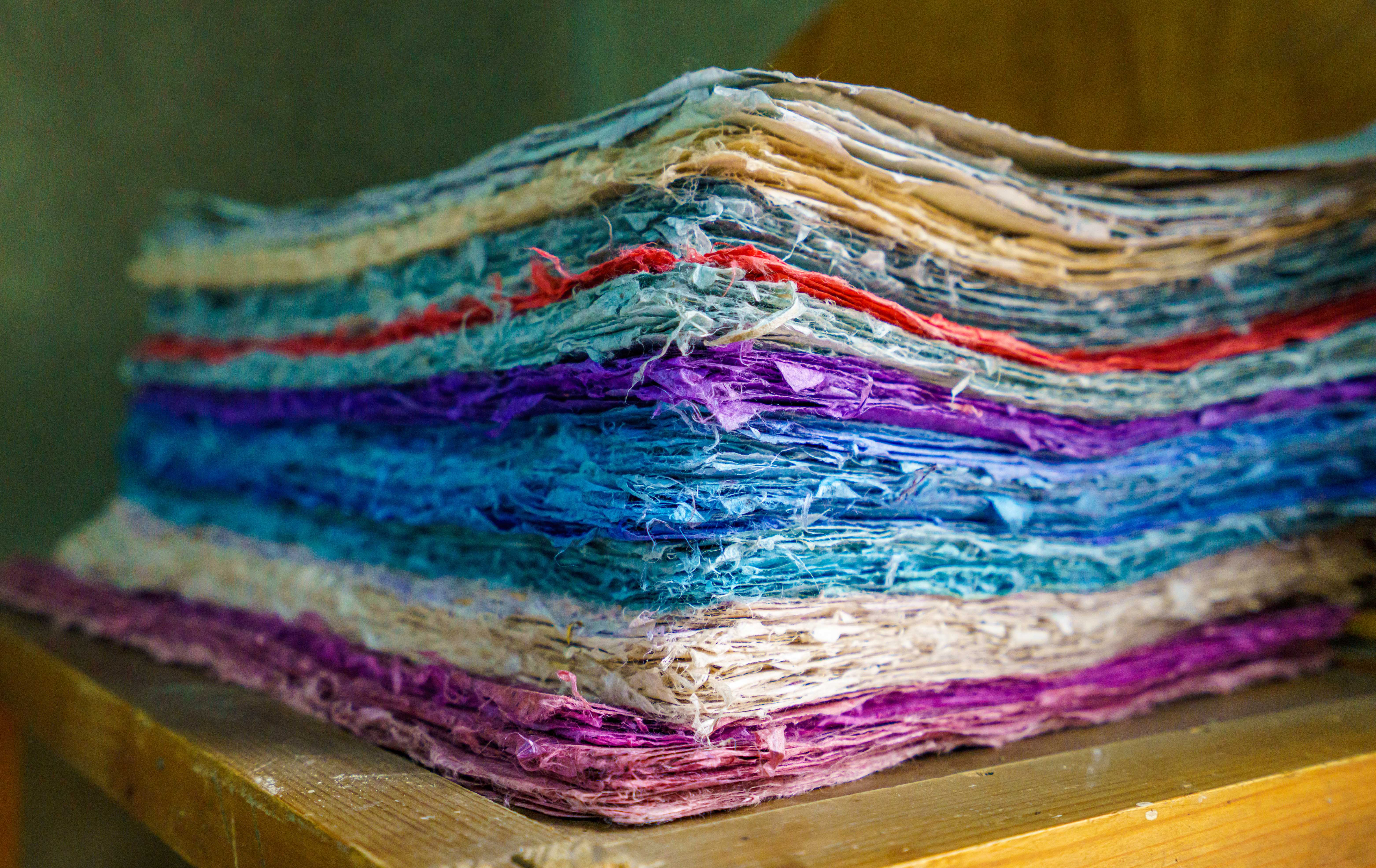 Layers of colorful traditional Samarkand paper © Noyan Yalcin/Shutterstock.com
